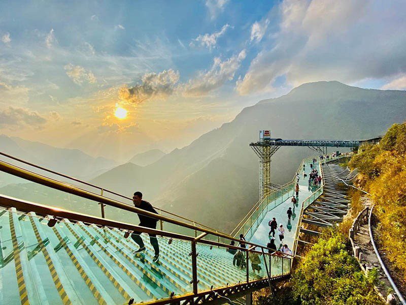 Cầu kính Rồng Mây