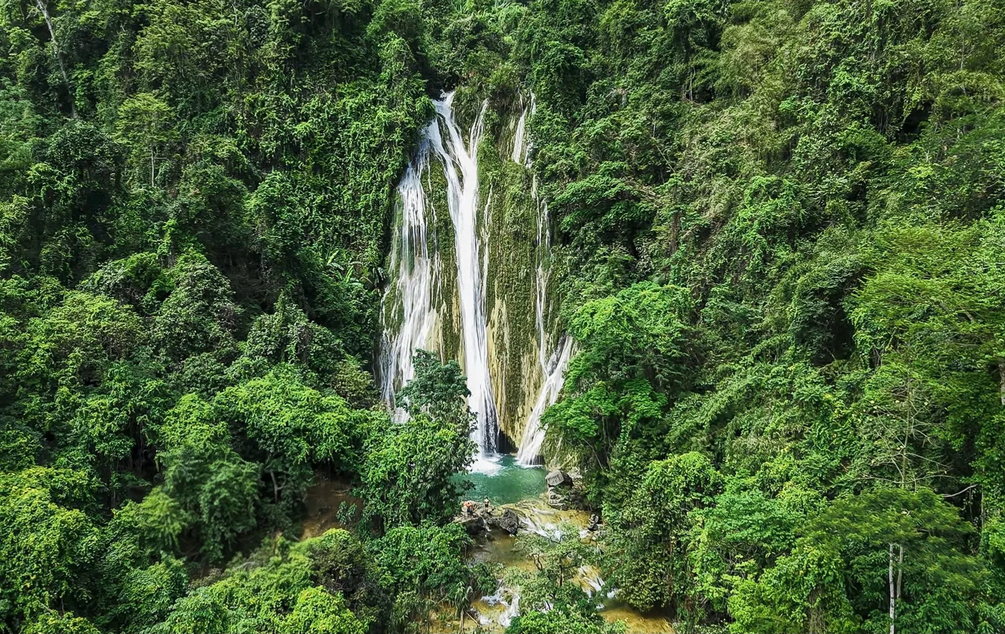 Thác Khuổi Nhi Na Hang